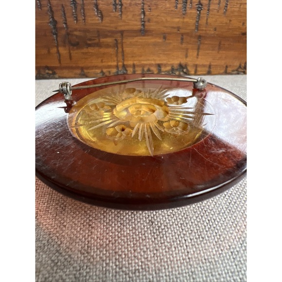 VINTAGE ART DECO REVERSE CARVED APPLE JUICE BLACK BAKELITE FLOWER BROOCH - Picture 4 of 13